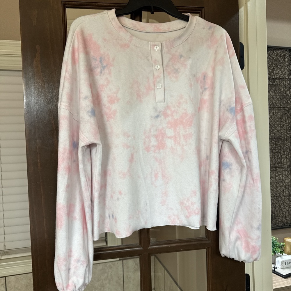 Tie-Dye Long Sleeve sweatshirt